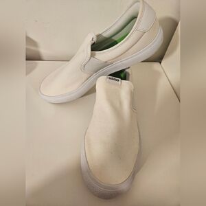 Adidas white slip on shoes 9.5 mens brand new comfortable walking